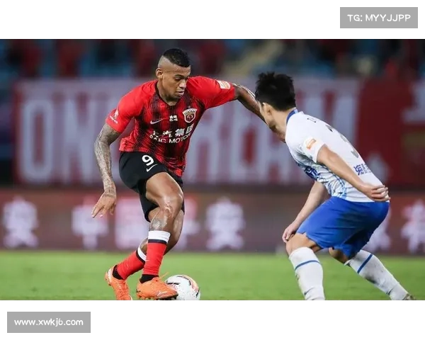 上海海港亚冠惨败1比4出局 主帅甩锅引发战术固执争议